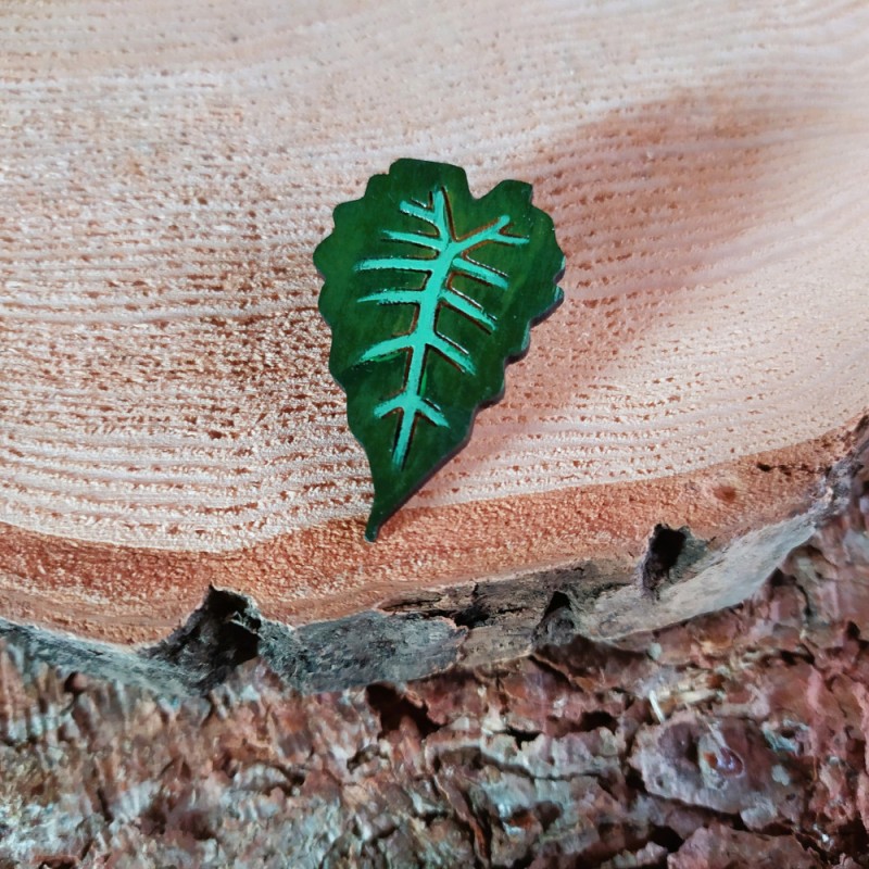 Drevená brošňa Alocasia Frydek